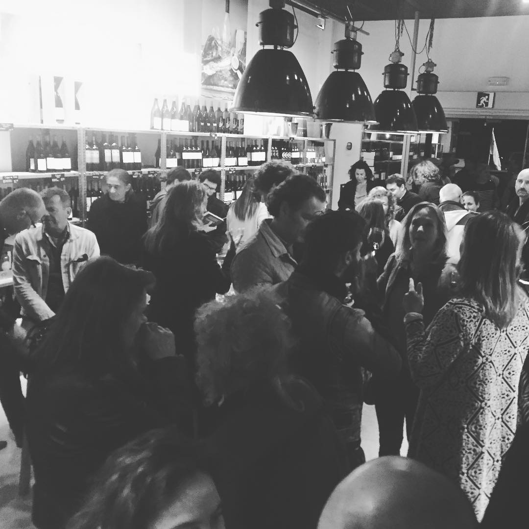 Full house last Friday! Who’s coming this week?! @vinoycoibiza #vinoyco #ibiza #winebar #wineshop #winelovers #friday #bebeviernes #eivissa