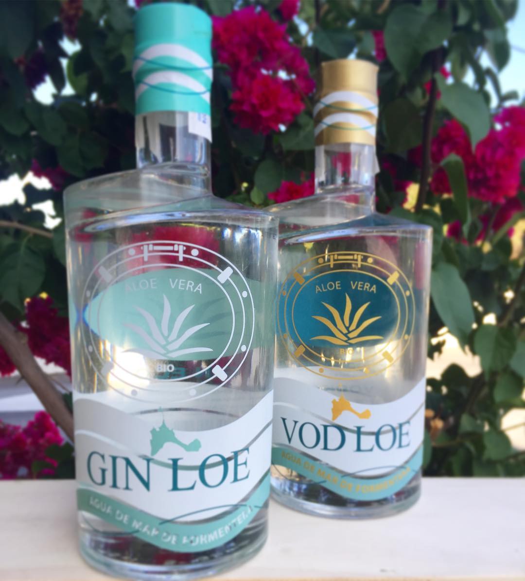 Gin Loe & Vod Loe – made with Aloe Vera and Formentera sea water – Available at @vinoycoibiza 🍸💕 #organic #vodka #gin #formentera #ibiza #vinoyco #ginloe #vodloe #aloevera #wineshop #ibizawineshop @ginloe