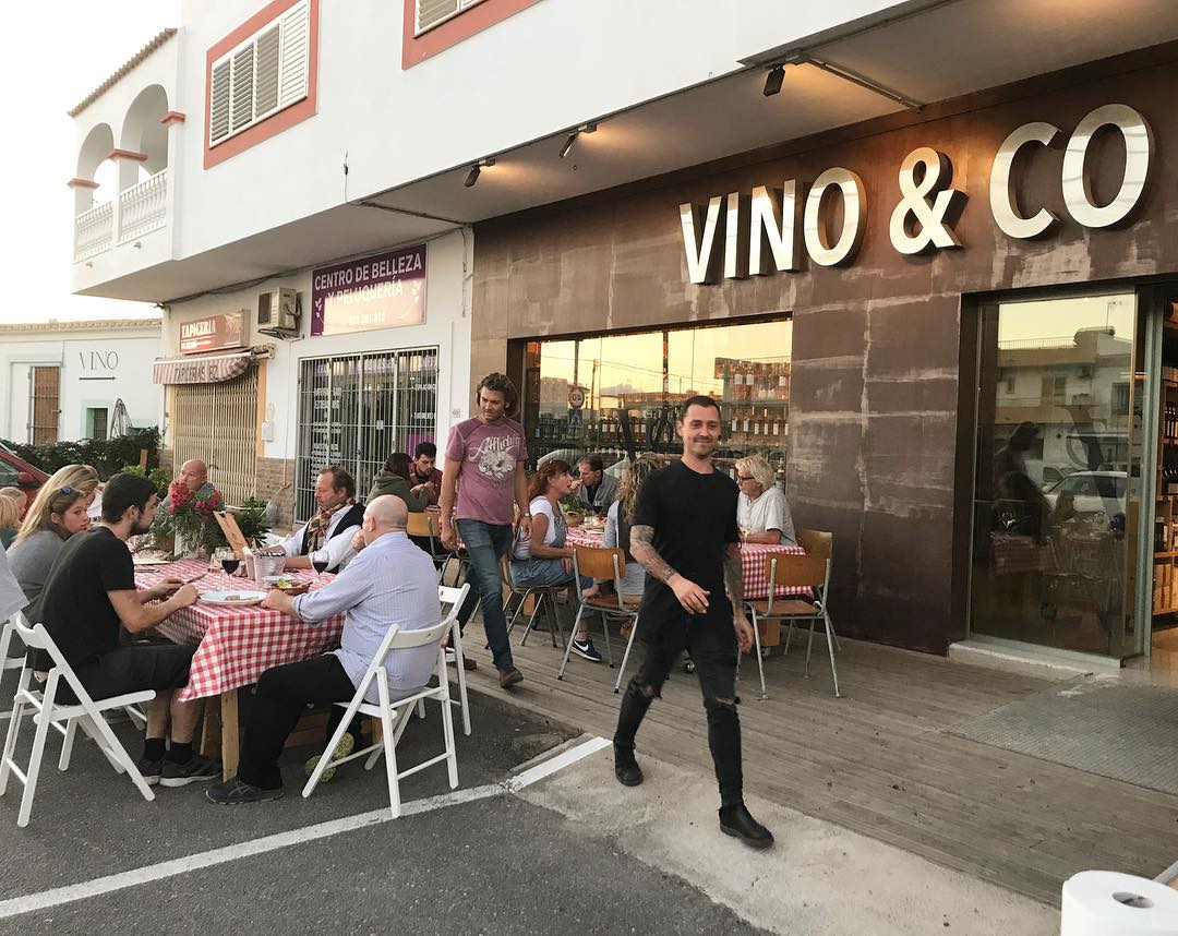 BBQ feast! Homemade sausages are on the grill, beautiful wines are open. What more do you want? @vinoycoibiza #vinoyco #ibiza #ibizawinter #winelovers #winetime