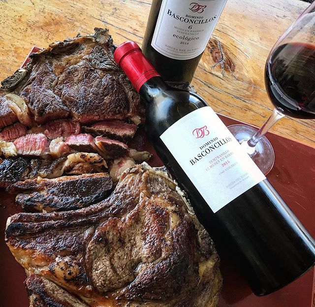 For example! Dominio Basconcillos Ribera del Duero Ecológico with Chuletón from the BBQ. See our last post to get to know the rules on how to get an extra bottle of wine! @vinoycoibiza #vinoyco #vinoycowines