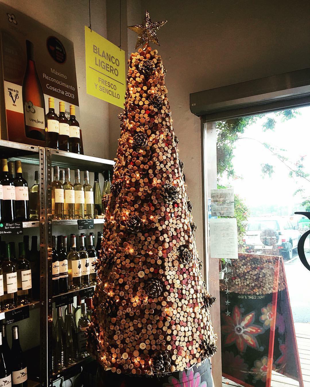 Our Christmas tree two years ago 😍
This year we have a real one with cork decorations! 🎄

Nuestro árbol de Navidad de hace dos años 😍
Este año tenemos uno de verdad con decoraciones de corcho! 🎄
@vinoycoibiza #vinoyco #vinoycoibiza #ibiza #eivissa #winebar #wineshop #winelovers #ibizawine #foodies #bistro #ibizarecommendation #winelovers #ibizawinebar #foodandwine #ibiza2018 #ibiza❤️ #amantesdelvino #ibizawinter #corktree #creativewithcork #christmasdecoration #handmadedecorations